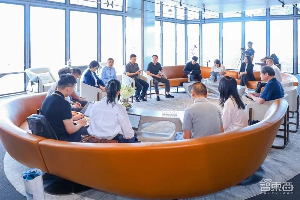 大模型+AIoT=?宇视和四大行业先锋开启一场AIGC平权试验