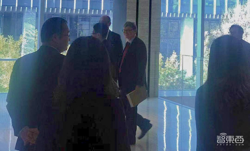 微软亚研院20周年：比尔盖茨闪现会场，沈向洋调侃研究院成功来源