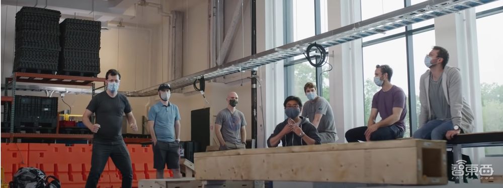 波士顿动力机器人如何“成精”？深扒跑酷王Atlas六年进化