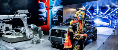 方程豹钛3“变脸计划”来了，成都车展现场两分钟换脸