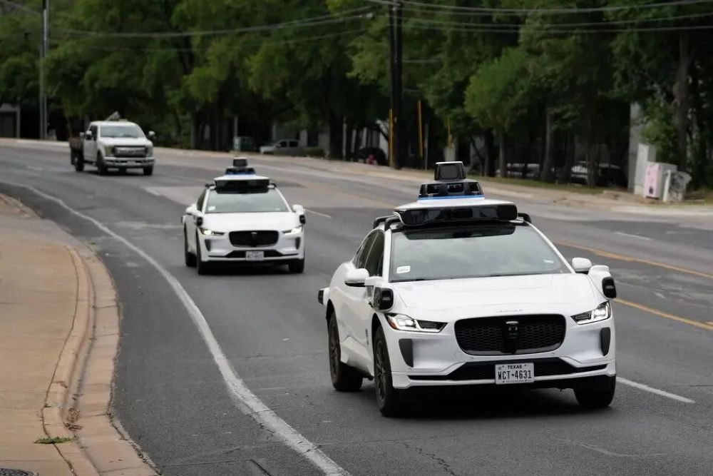 Waymo召回失效遭调查，20余次无视停靠校车，软件升级后仍未改变