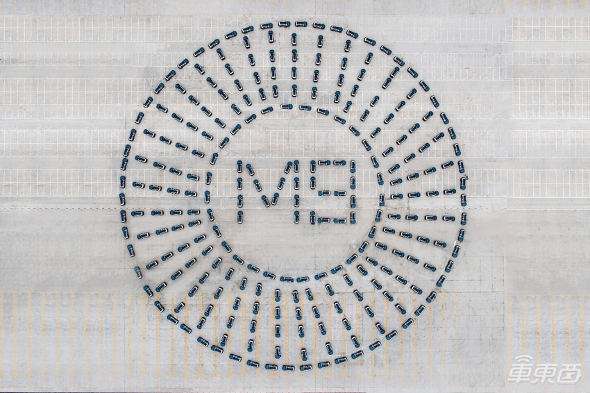 问界月销再度超越理想,小鹏哪吒销量腰斩!2月新能源销量出炉