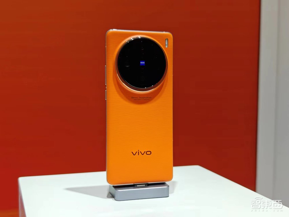 刚刚,vivo亮出“蓝科技”自研技术矩阵,X100系列首发天玑9300,跑通130亿参数大模型【附真机上手体验】
