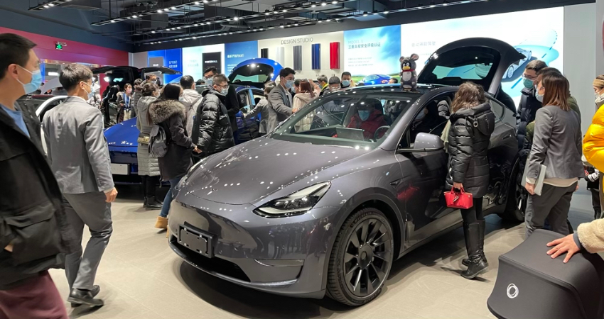 特斯拉Model Y有多火？每小时卖出200台，门店都挤爆了