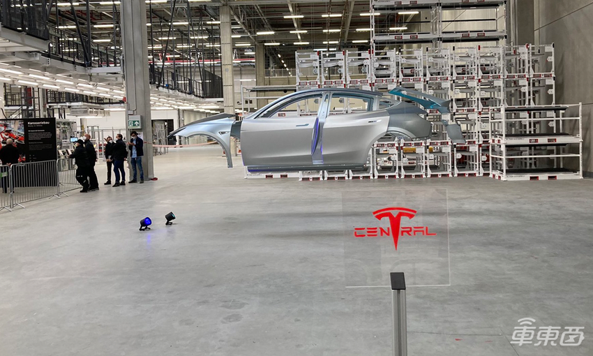 特斯拉柏林秀肌肉:Model Y将装投影大灯,4680电池也来了