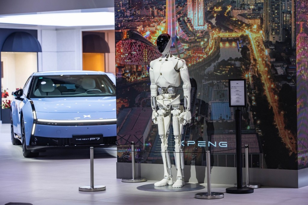 全新P7在成都开启交付，成都车展小鹏秀出全家桶