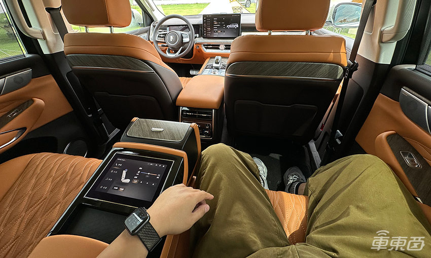 试驾坦克500插混版：越野和豪华全都有，普拉多最佳替代者？