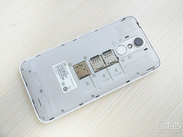 中兴推出699元电信4G手机小鲜2