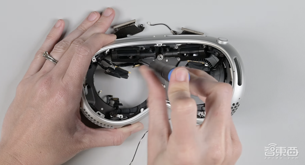 Vision Pro全球首拆，36小时火速出炉！N多细节曝光，苹果又一个工业奇迹