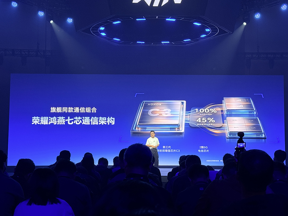 荣耀掀桌电竞手机!国补价2251元起,全系2K+185Hz、1万mAh大电池