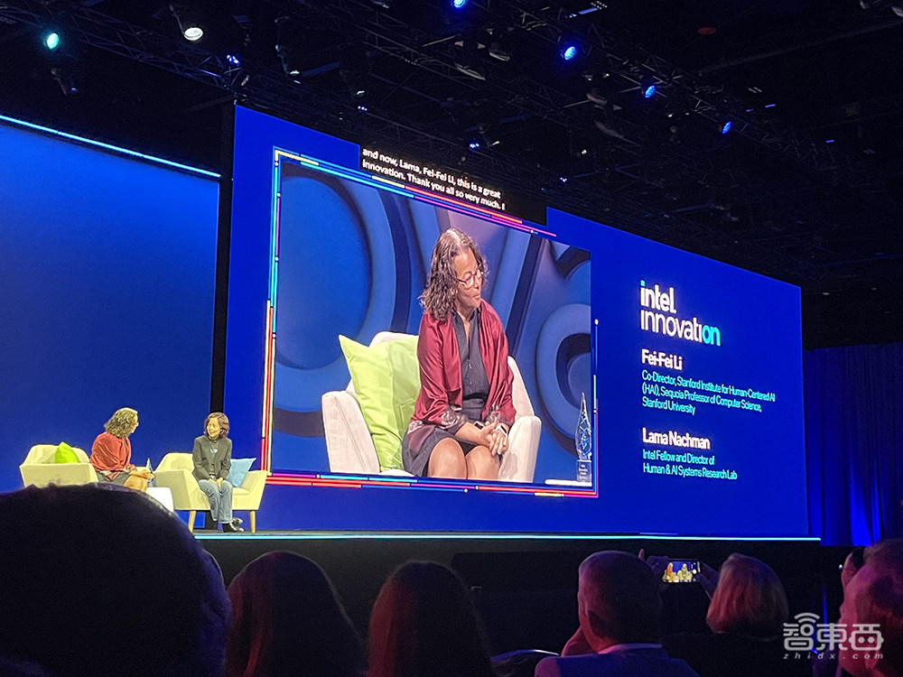 英特尔连甩AI大招!288核至强芯、3代AI芯片、PC断网跑大模型