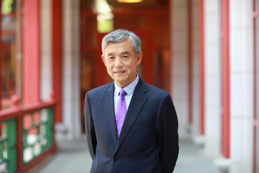 AI权力榜洗牌:梁文锋、任正非、王兴兴和黄仁勋,一起上榜了,华人力量攀升!