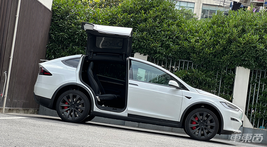 试驾特斯拉新款Model X:继续尝试改变汽车交互,依然是少数人玩具
