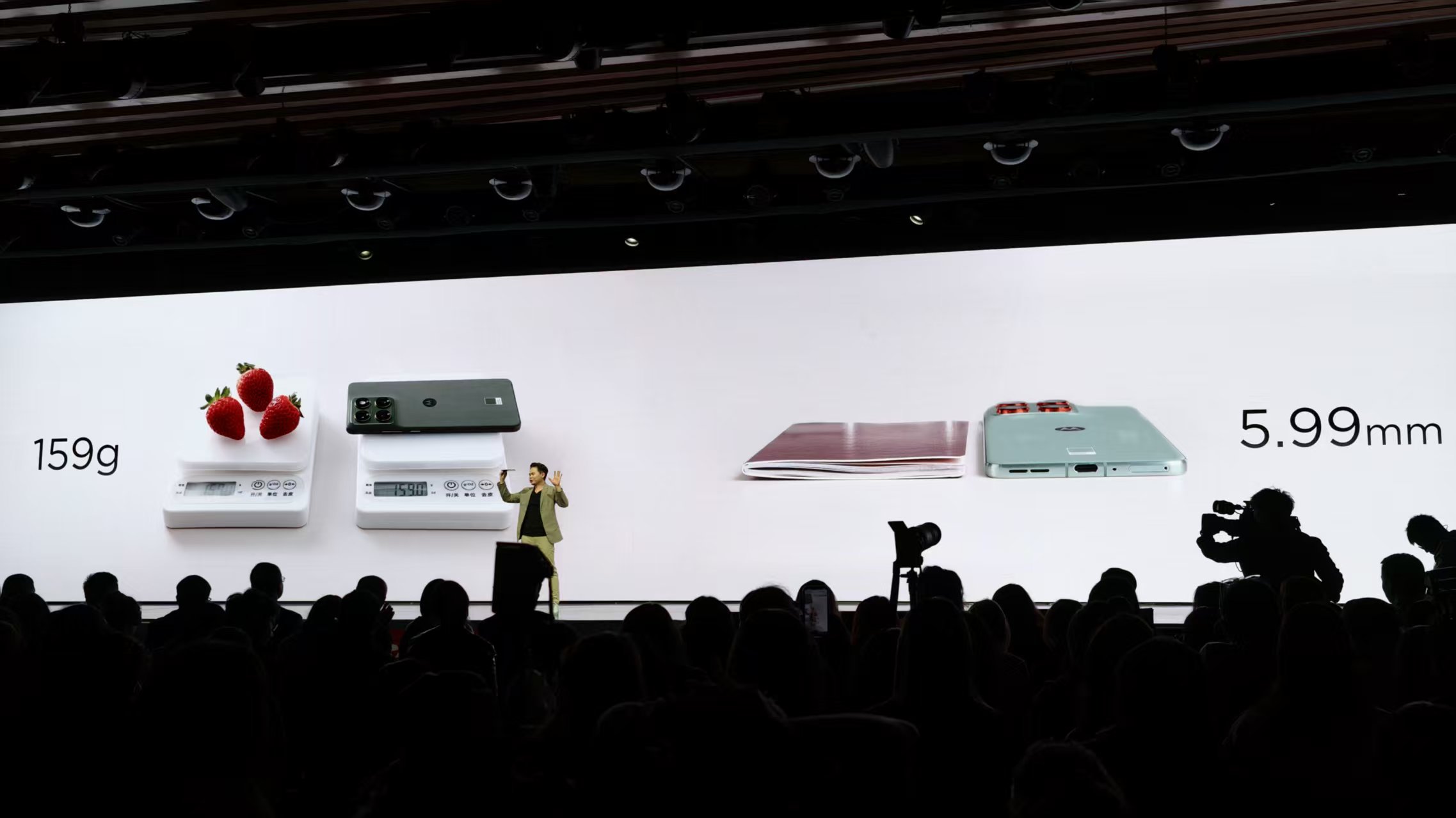 刚刚,联想发了一部张凌赫用气球可以放飞的手机