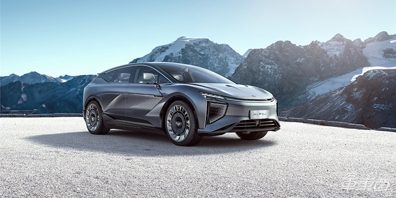 丁磊造车交卷!华人运通首款量产车亮相 外形炫酷能跑600公里