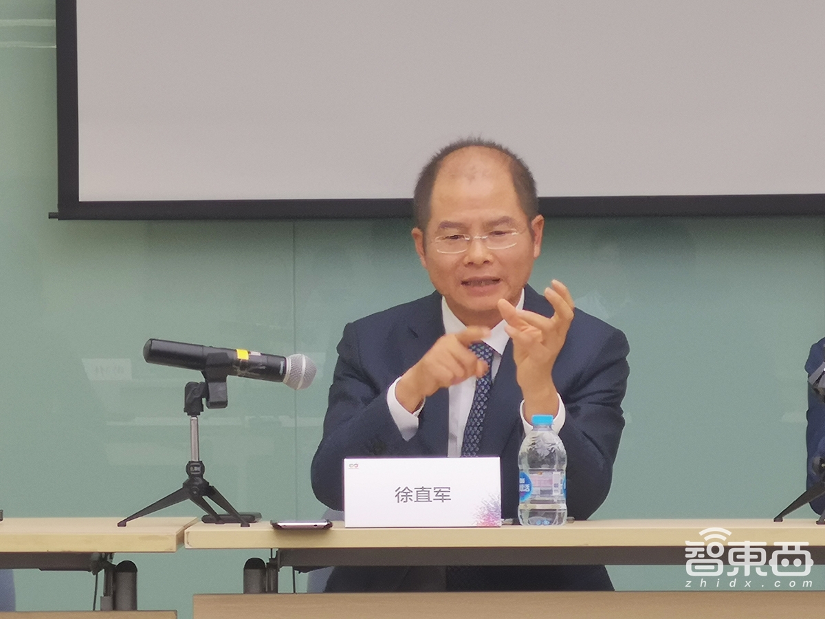 对话华为轮值董事长徐直军：去年AI审了500万张发票；取代60%呼叫中心客服业务