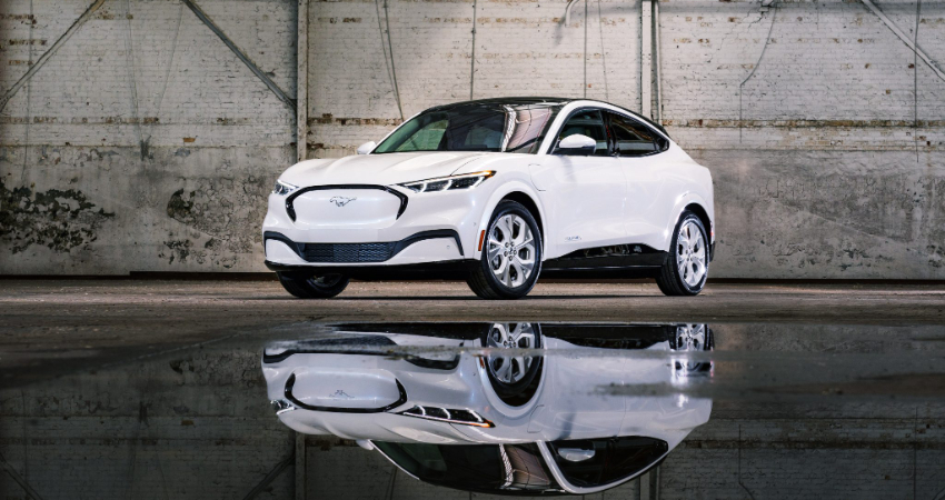 福特野马Mach-E取代Model 3获奖，驾驶系统更胜一筹