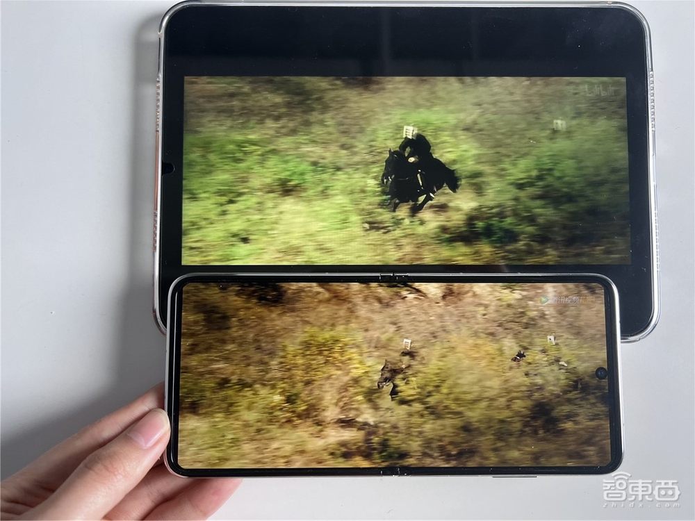 没有一个女孩能拒绝华为P50 Pocket折叠屏!尽管你可能买了个“暖宝宝”