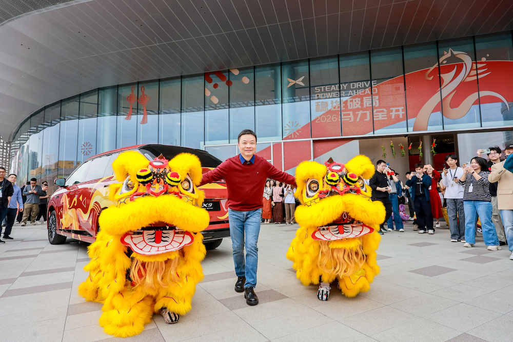 何小鹏新年放狠话:今年再招八千人,2030年海外冲击百万销量