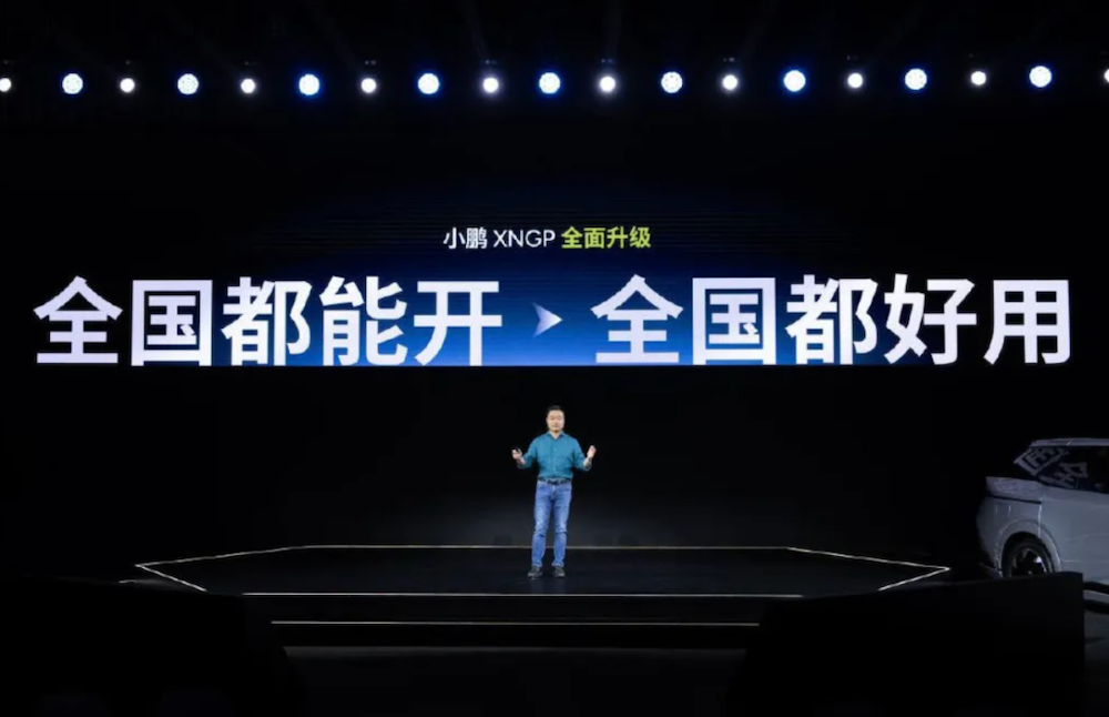 从无图到轻图，大模型时代，图商的新角逐
