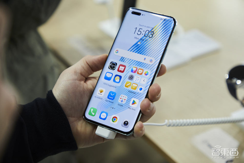 硬刚苹果三星,荣耀在全球市场接过华为的枪