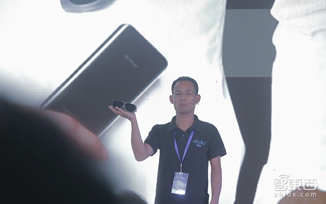 号称最轻VR头显 多哚推2K分辨率VR眼镜