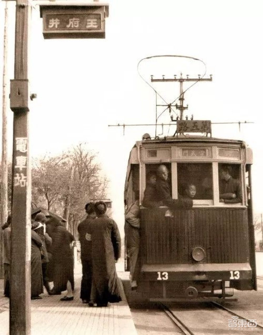 北京公交站牌100年大升级，如何“干掉”手机地图App？