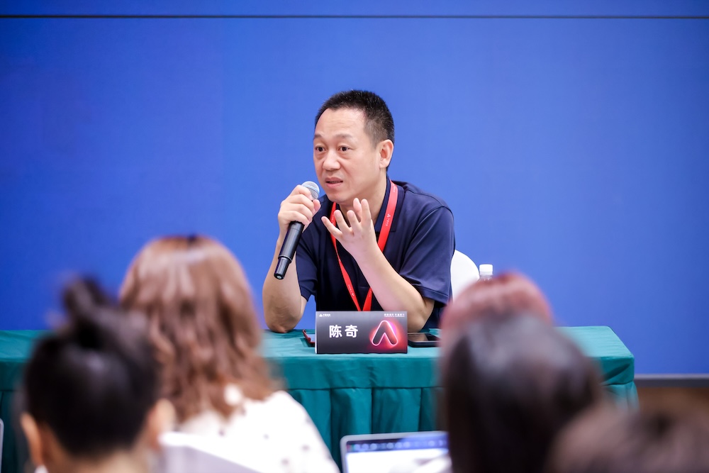 千里科技高管回应“打造第二个华为” ！披露智驾合并进展，将在单城部署千台Robotaxi