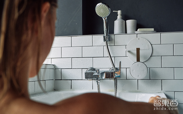 出门问问推智能音箱小问 不怕水、还能拎着走