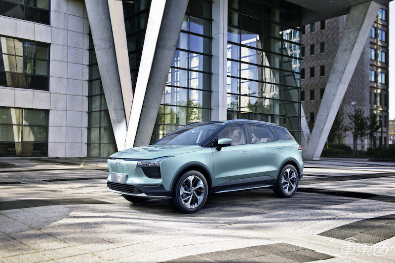 悬崖边的新造车玩家们