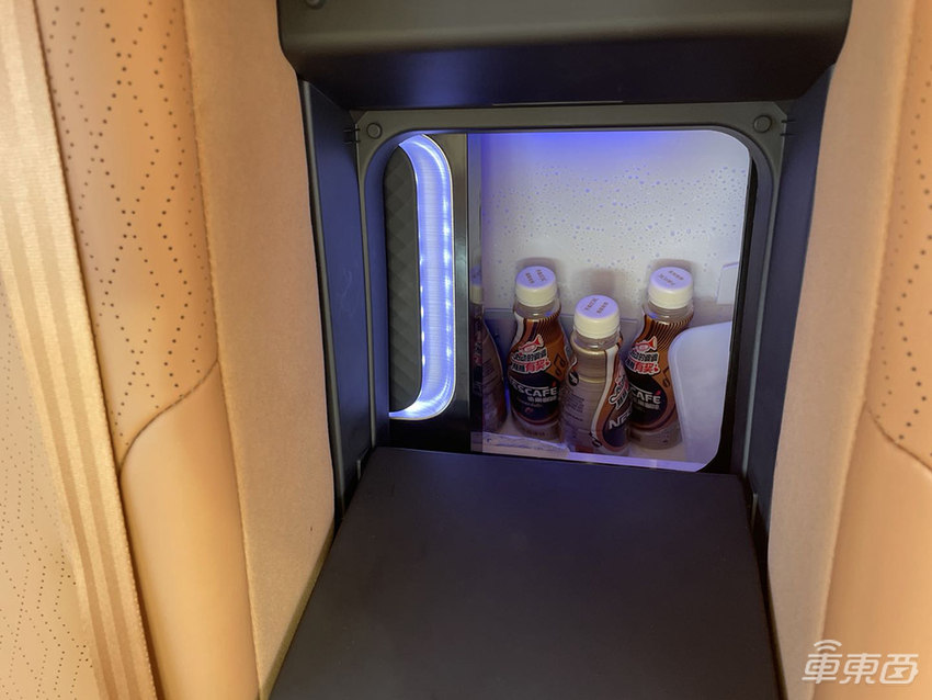 试驾小鹏P5:能“装”又好玩,还能成为移动大床房