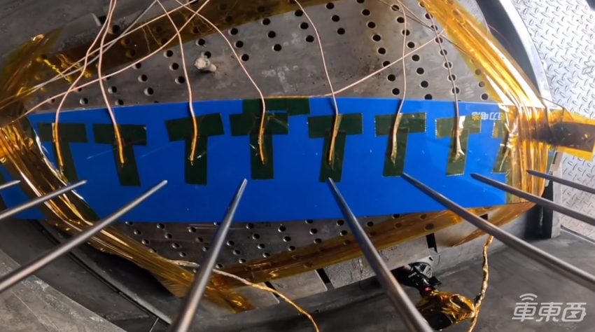 吉利直播拆解神盾短刀电池包!跑了30万公里后健康度仍超90%