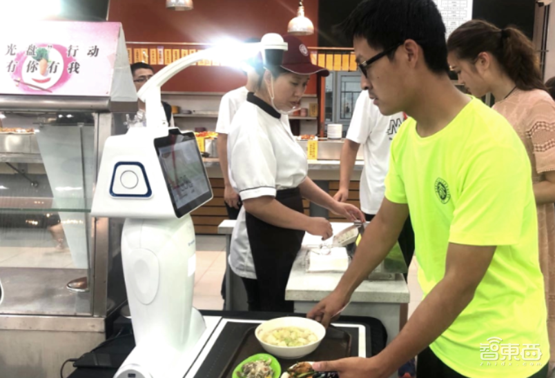 AI衣食住落地图鉴：灶台上炒菜、两天砌一栋房、还能看图织毛衣