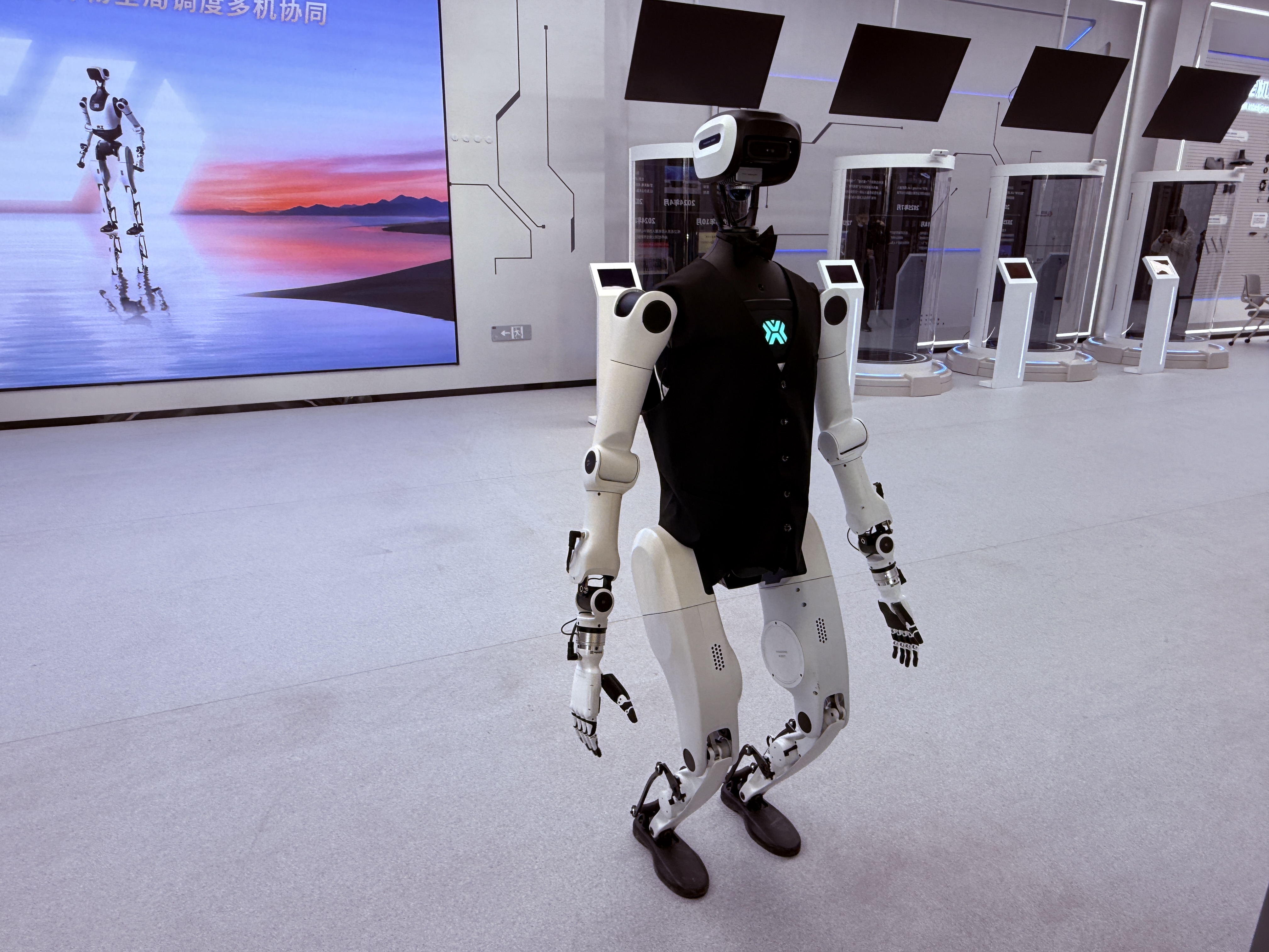 人形机器人上岗当讲解员了!这次真自主、无遥操