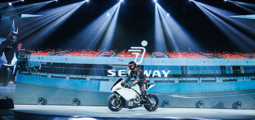 九号机器人发布四款两轮电动车 最快百公里加速3s，还能玩自动驾驶