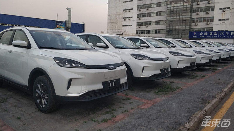 北京电动车市真相调查:特斯拉蔚来卖疯!吉利比亚迪割肉促销