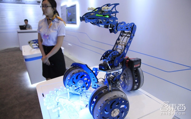 登上大雅之堂 盘点达沃斯论坛上的八大机器人