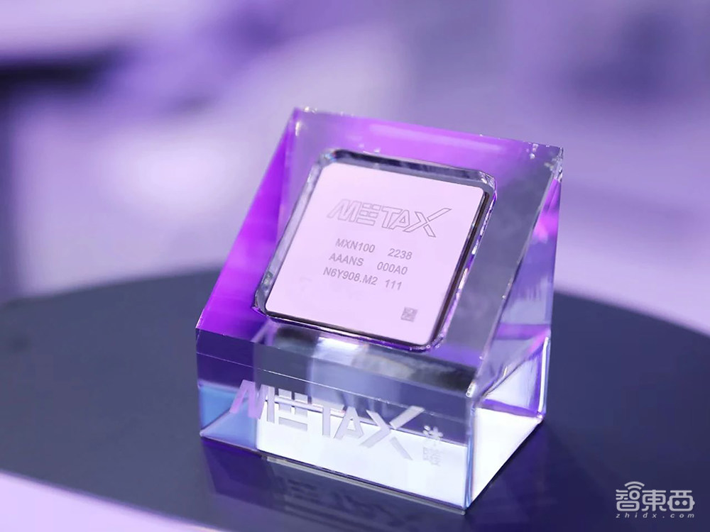 大模型乱斗，AI芯片狂欢