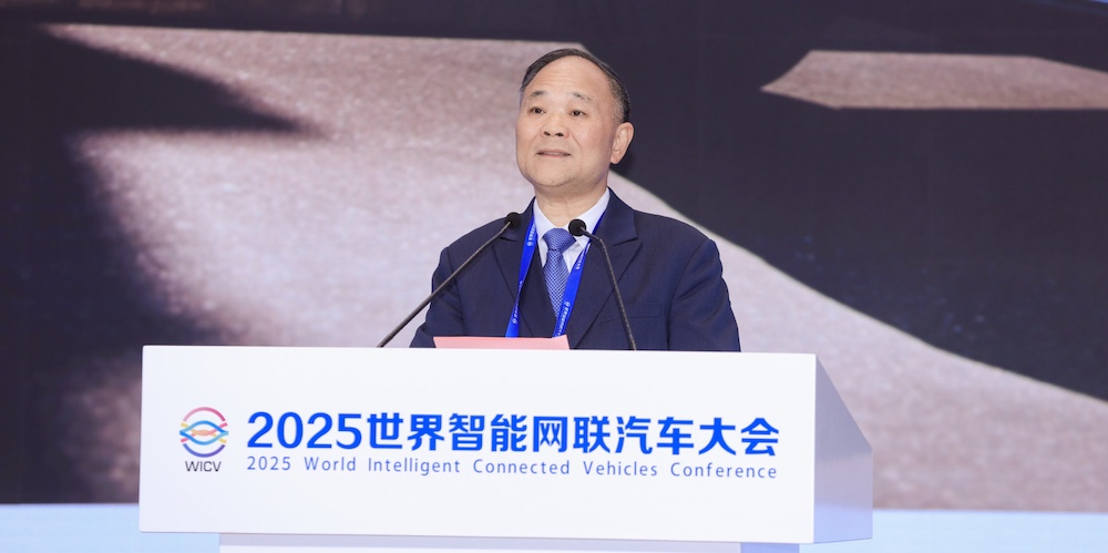 雷军呼吁抵制网络水军!李斌称智驾应采用“订阅制”,6位车圈顶流齐聚亦庄论道