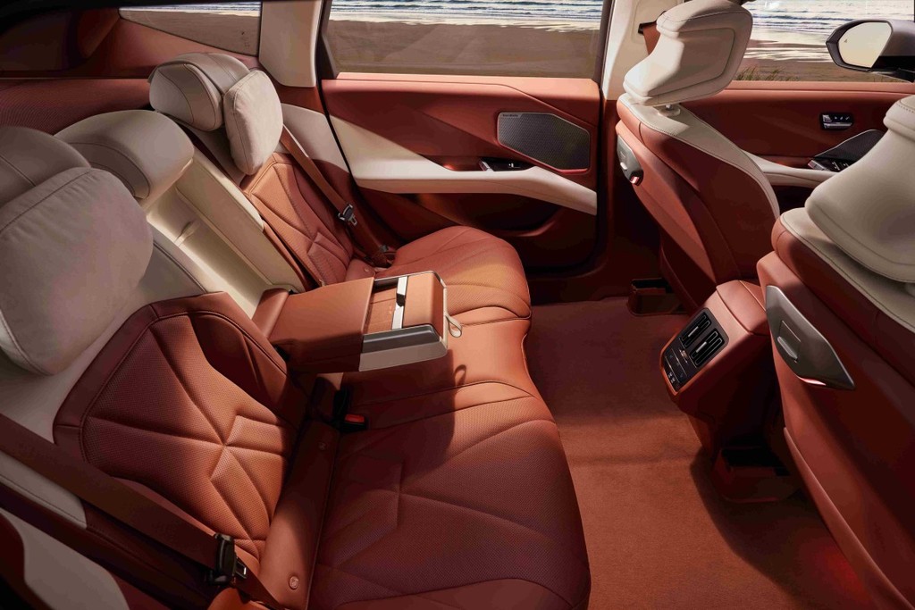 宝马新世代新车三箭齐发！iX3长轴版i3及全新7系落地中国