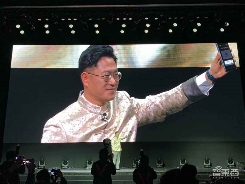 三星折叠机国内亮相 S10顶配10999元