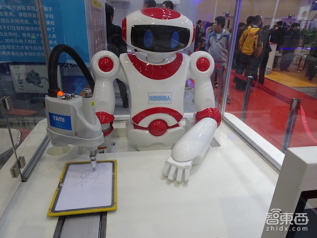 2016世界机器人大会逛展 这八家企业展示了行业的另一面