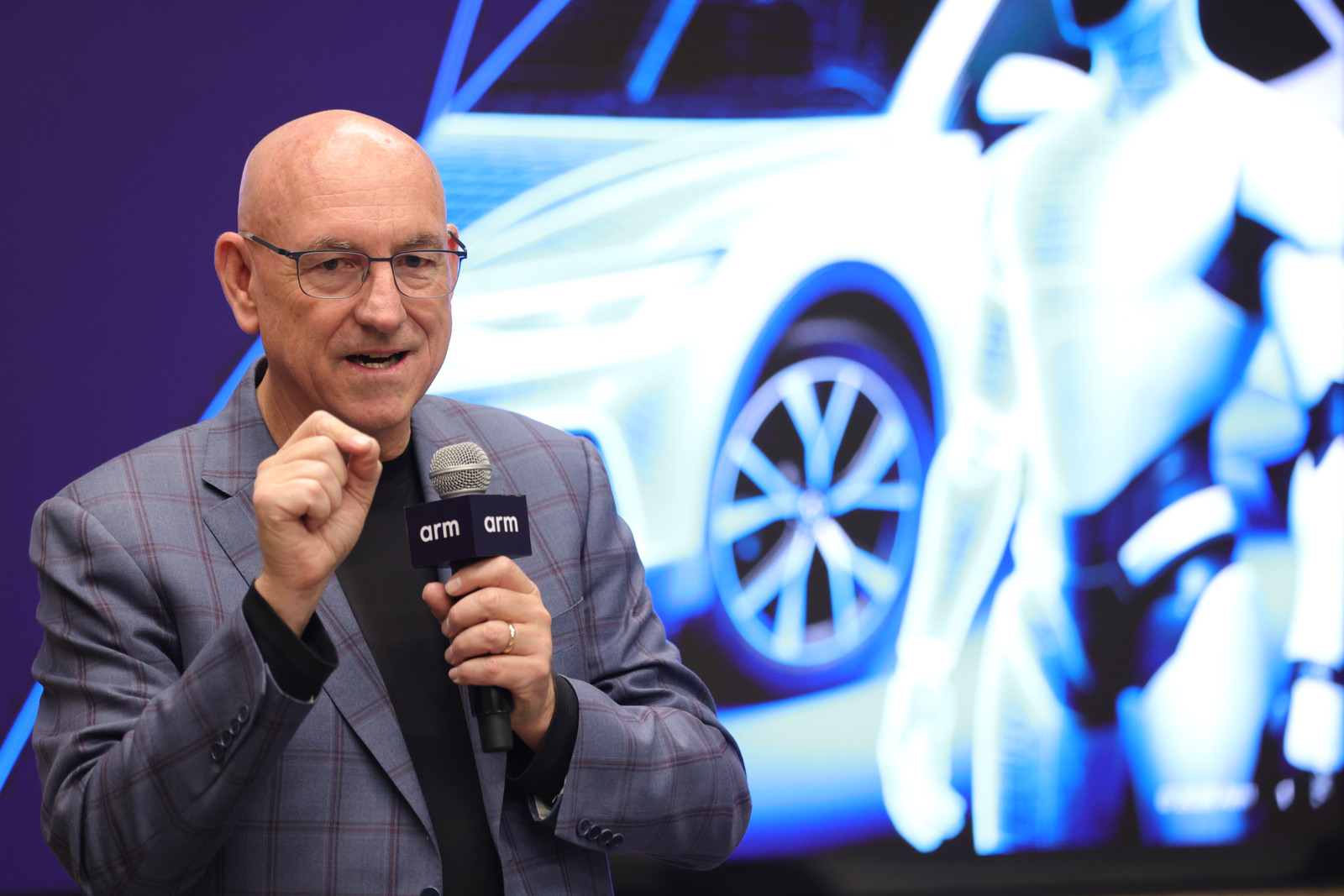 Arm押注物理AI，汽车与机器人成新引擎，告别云端“内卷”