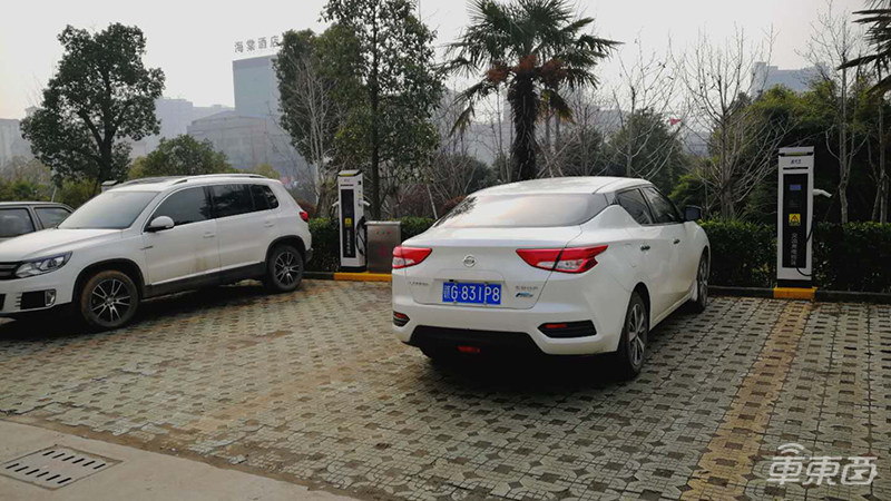 五大充电桩运营商鏖战三线小城!国网当老大,特斯拉已渗透