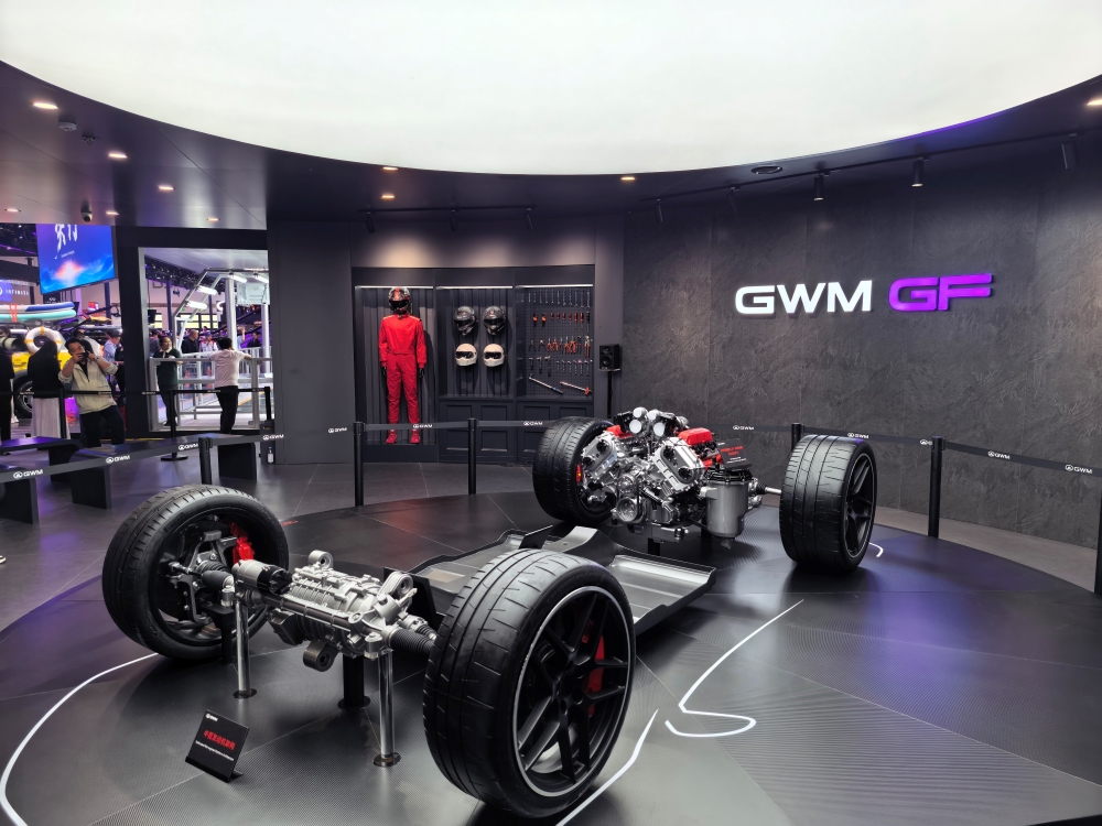 史上最大北京车展开幕！车企狠卷大三排SUV，舱驾融合、Agent上车成新趋势