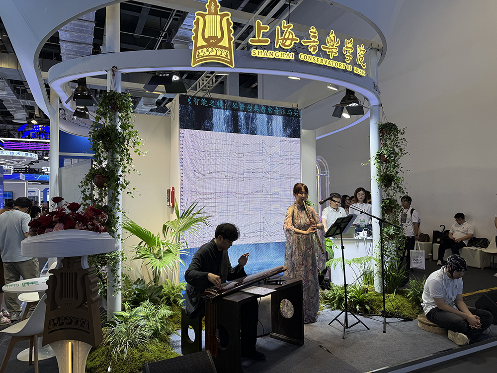 人工智能大會徹底引爆！展區(qū)水泄不通，門票炒到2000多，暴走3萬步帶來最全看點