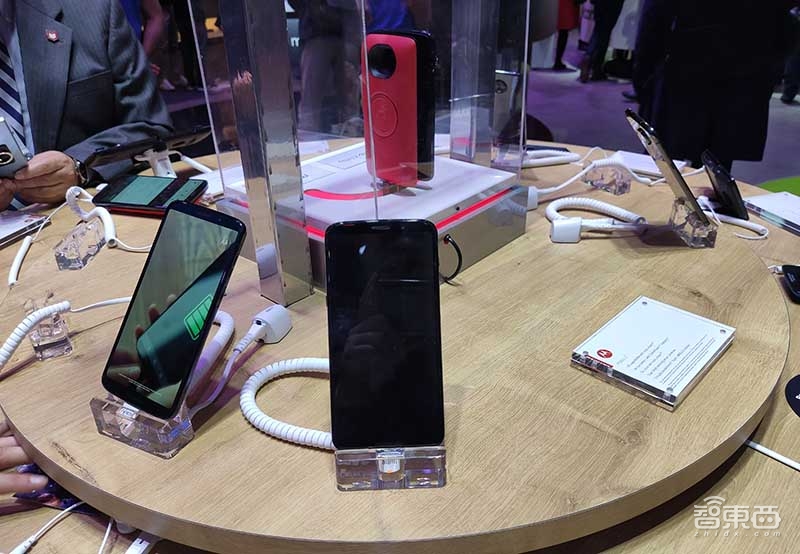 5G折叠屏彻底引爆手机新革命!48小时逛遍巴展纯干货