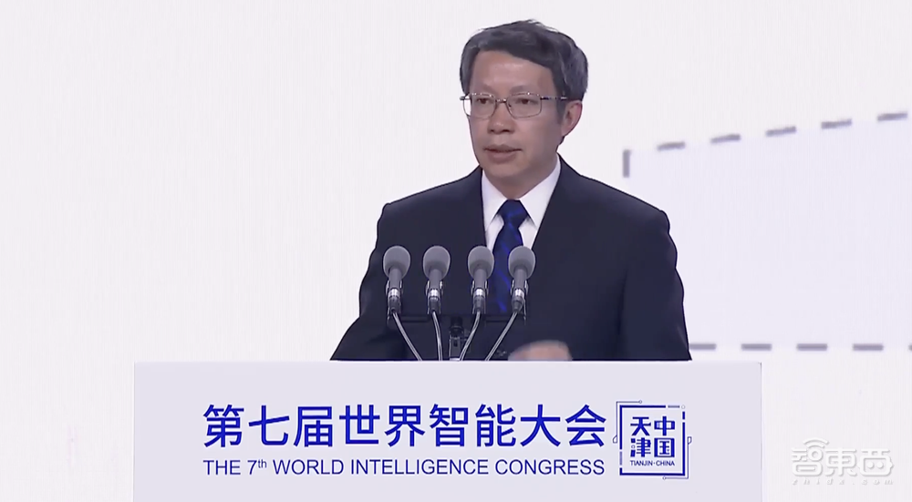 世界智能大会开幕看点:李彦宏刘庆峰周鸿祎热聊大模型,王坚回忆跟黄仁勋聊天
