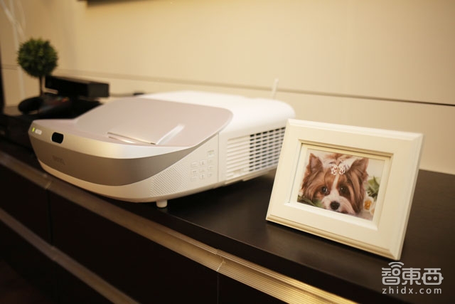 明基发布新一代智能投影 支持WiFi在线影剧库