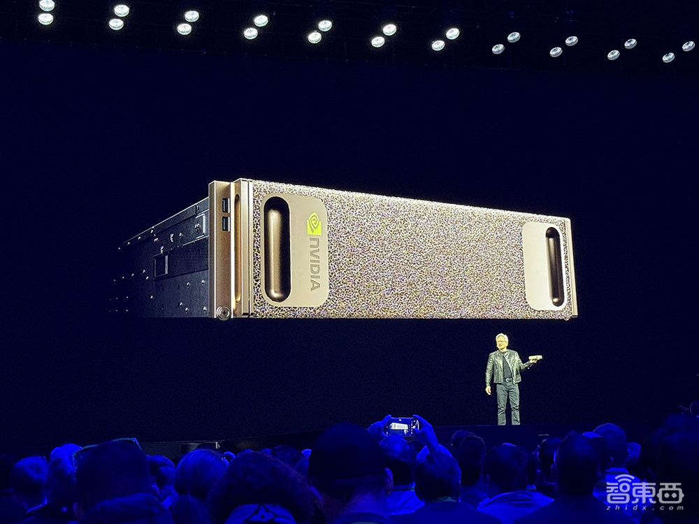 英伟达掌上AI超算来了！推三款新Blackwell系列GPU，助攻推理模型和物理AI开发